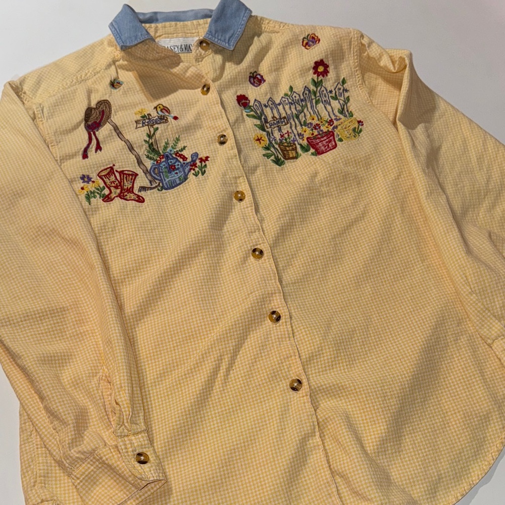 Vintage Casey & Max Charming Yellow Gardening Embroidered Button Down Shirt S‎